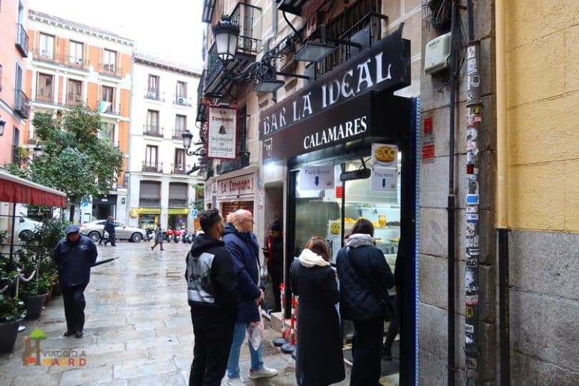 Madrid Plaza Mayor Bocadillos calamares calle botoneras