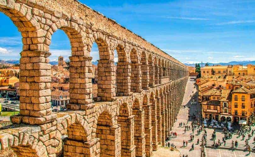 Segovia: cosa vedere in città e come arrivare da Madrid con i mezzi